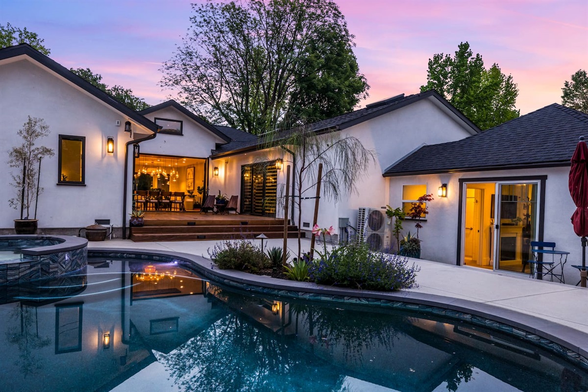Jenny’s pool was a HUGE respite during this heat wave  and the little back house was nice and quiet. - Neil (2022)