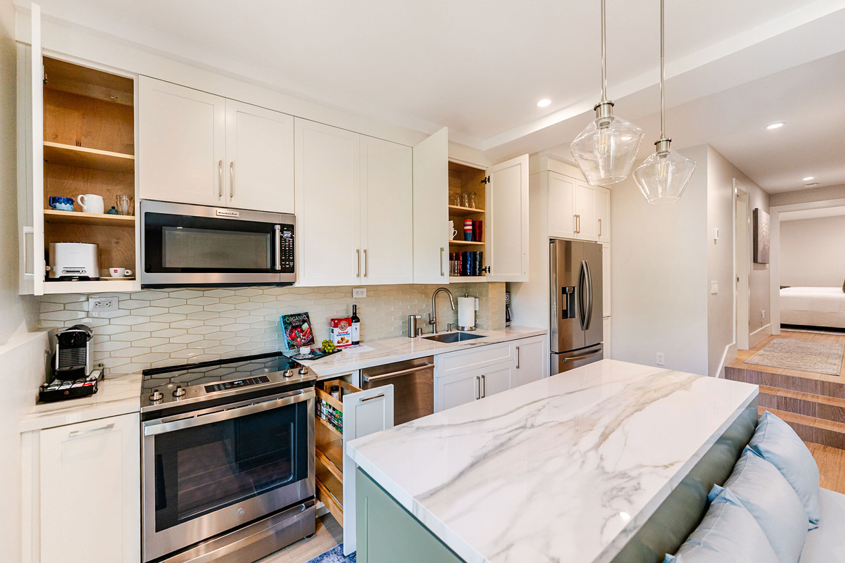 Fully-equipped Chef's Kitchen. 