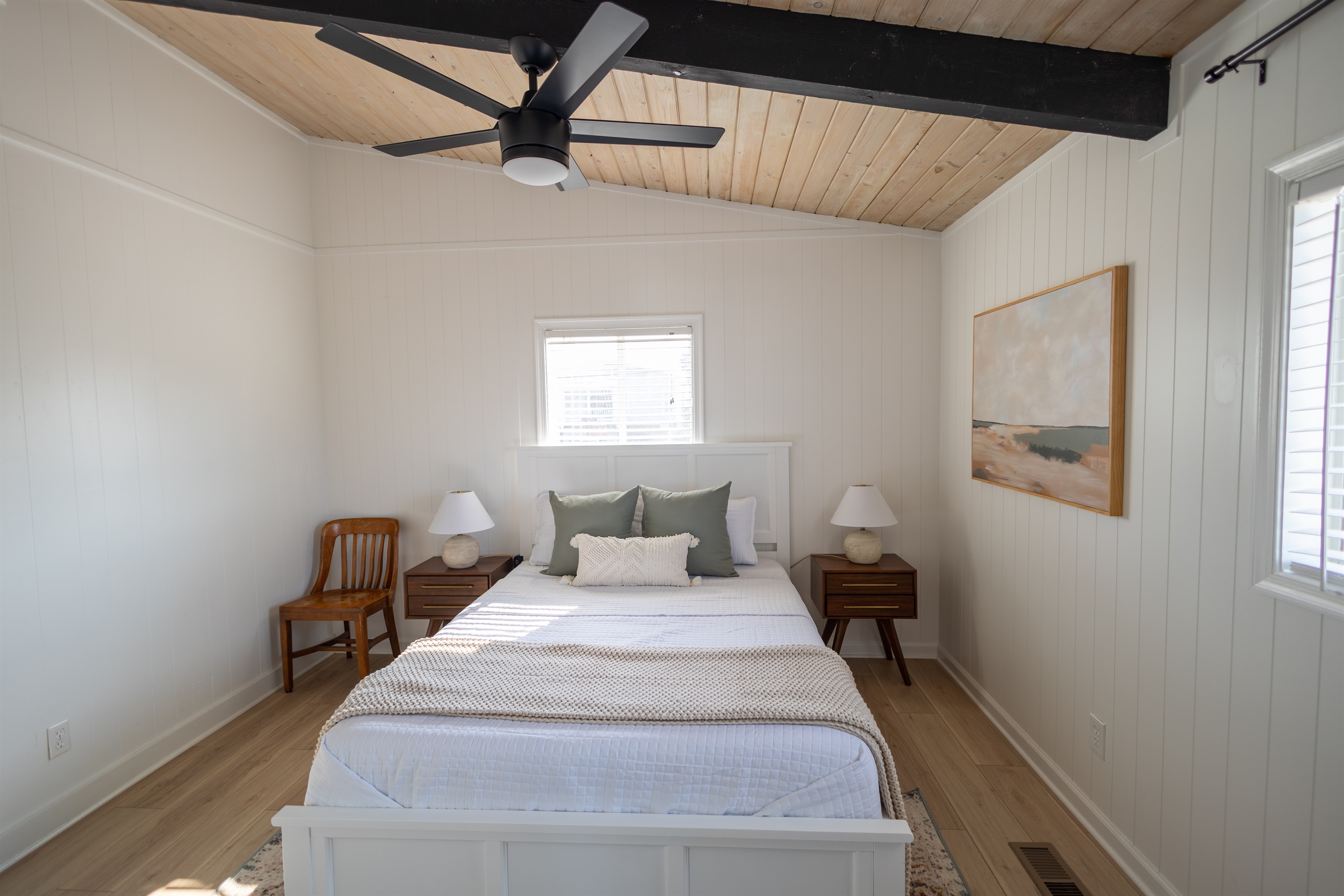 Bedroom 3: Queen Casper Memory foam bed