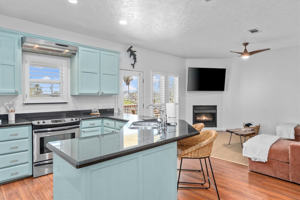 fa6988ca1b23407c9c5a46f730a989bd Large | Beachhouse | Texas | TX | Vacation Homes | Galveston | Crystal Beach | Kokomo | Breezy Days | Beachfront Elegance | Sunrise Serenity | Southern Sands Property Management, LLC