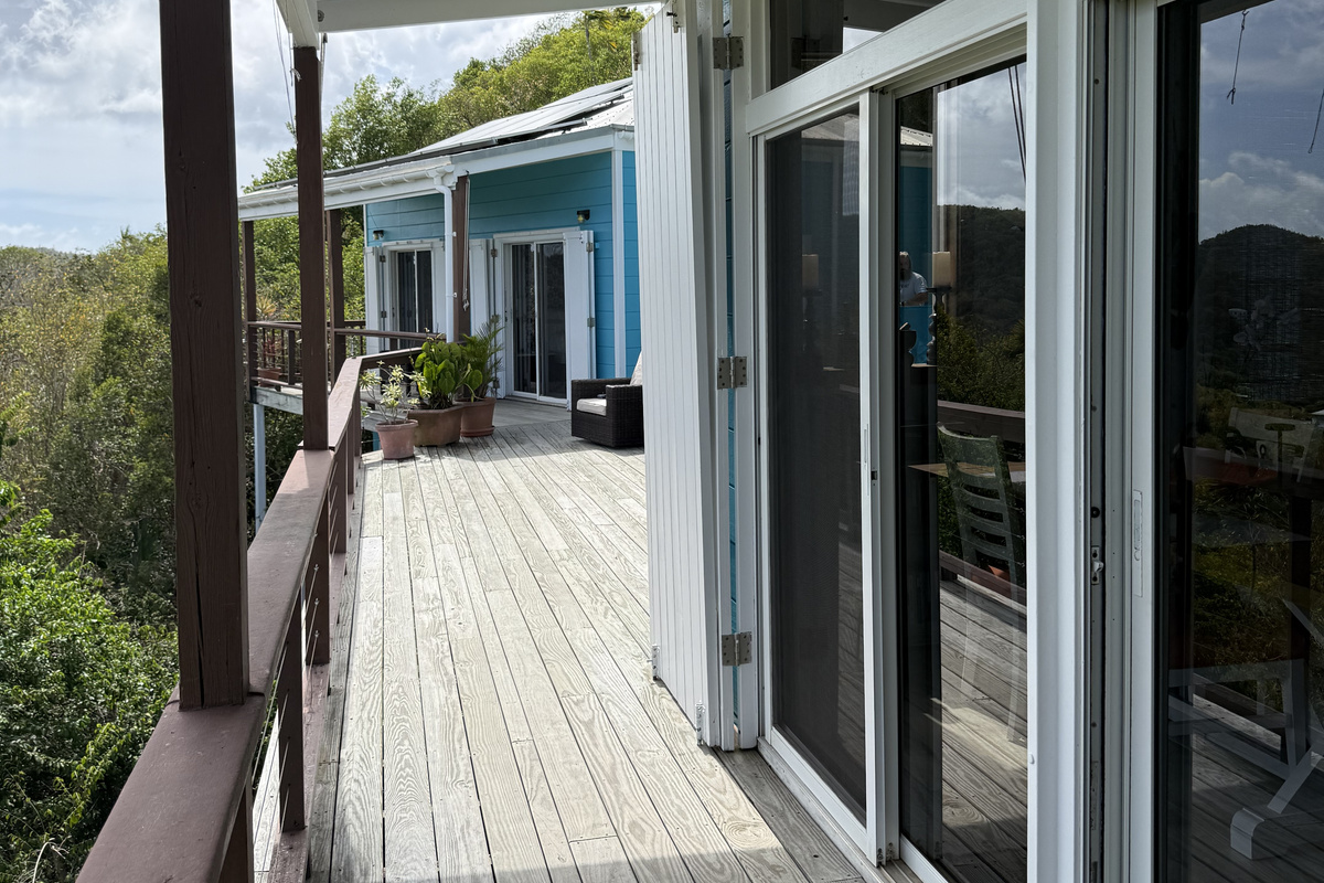 This is the view from the deck entrance to the living area, you can see the bedroom pod on the other side of the deck.