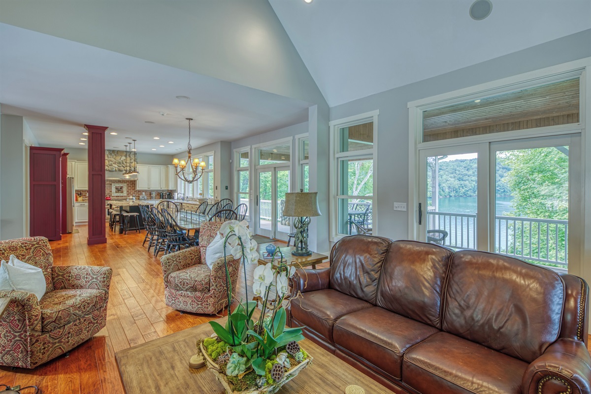 Open Concept Kitchen, Dining Room, Great Room Atmosphere