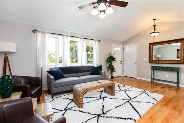 TDJ Getaway<>4BR Home w/game room, photo 3