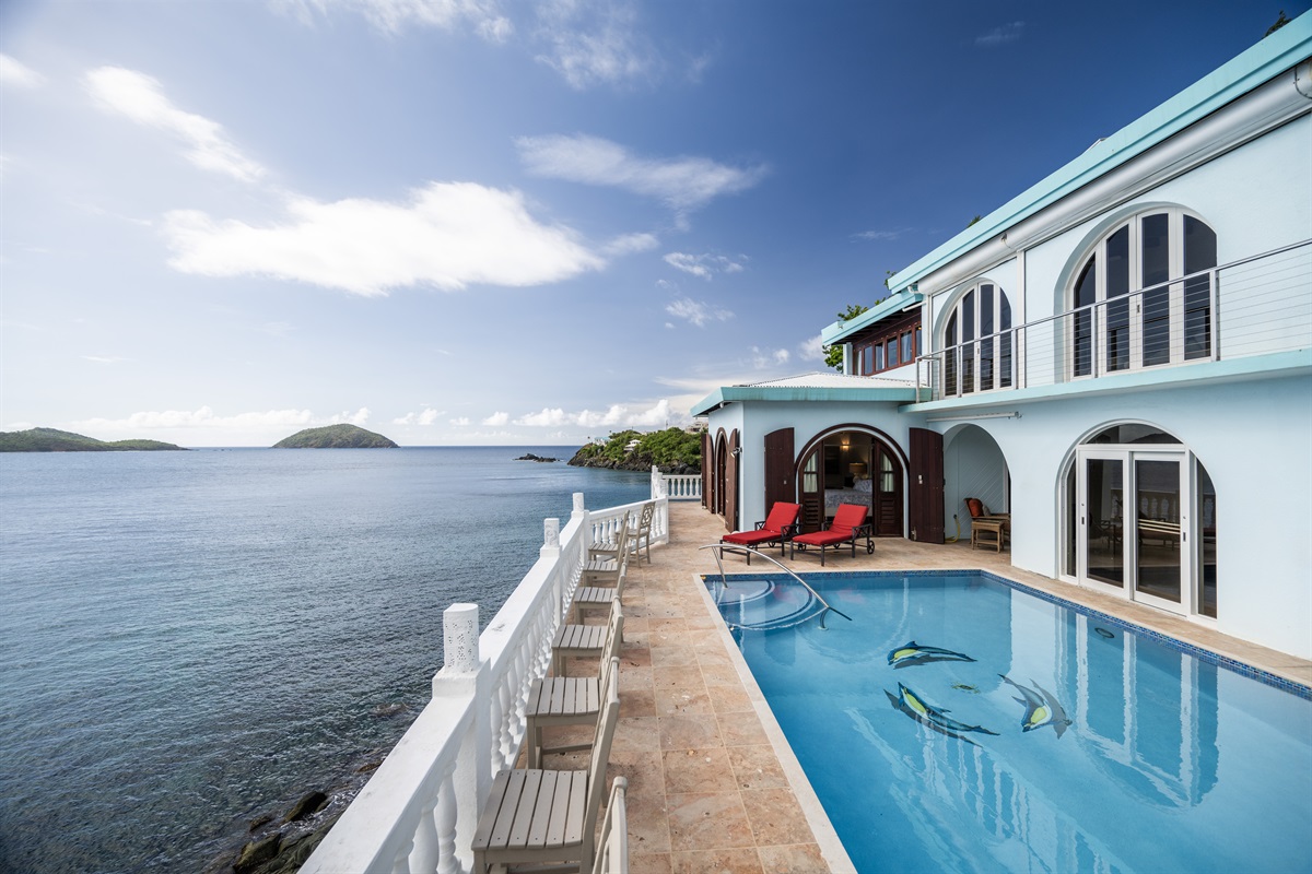 Discover your own slice of paradise at this stunning cliffside estate.