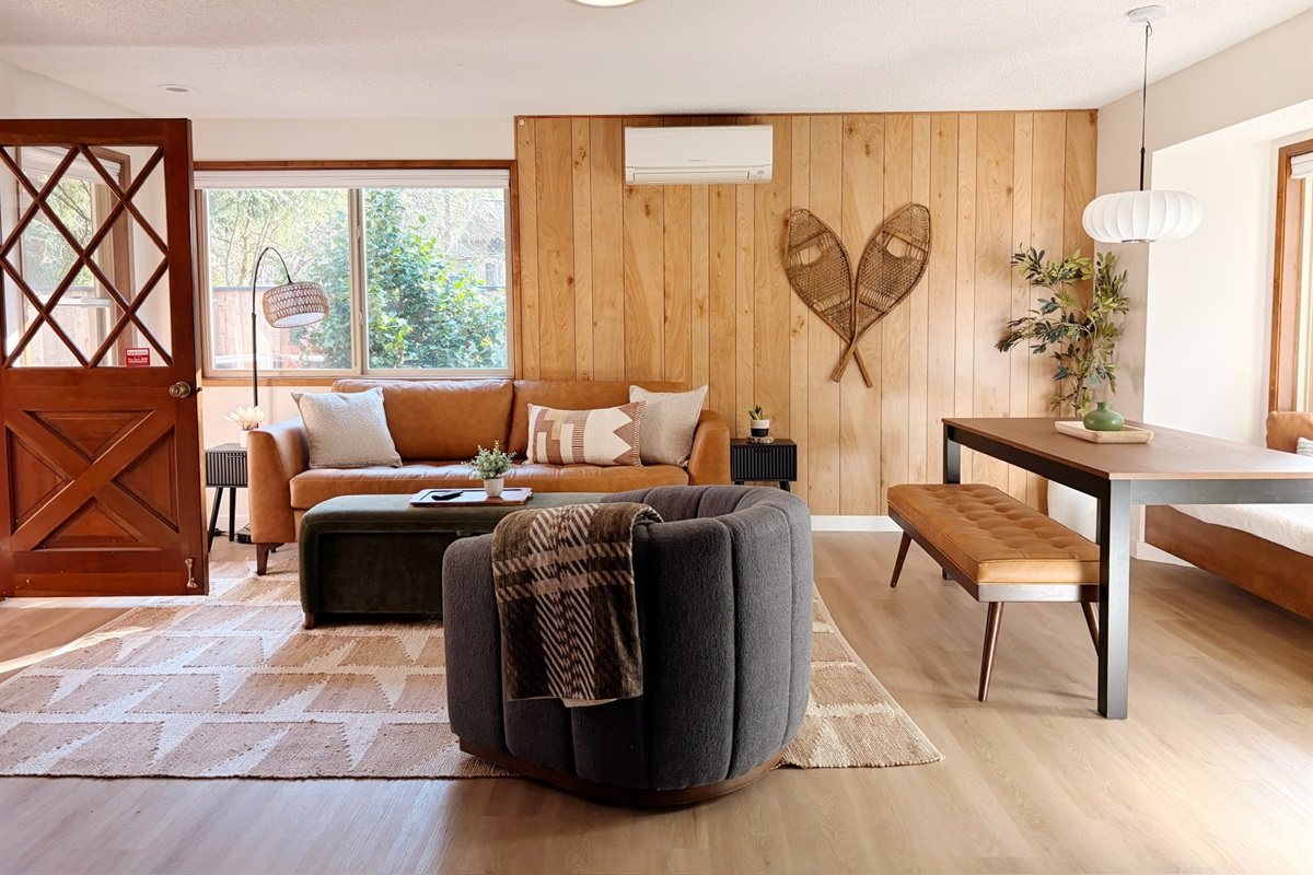 Living room/dining area