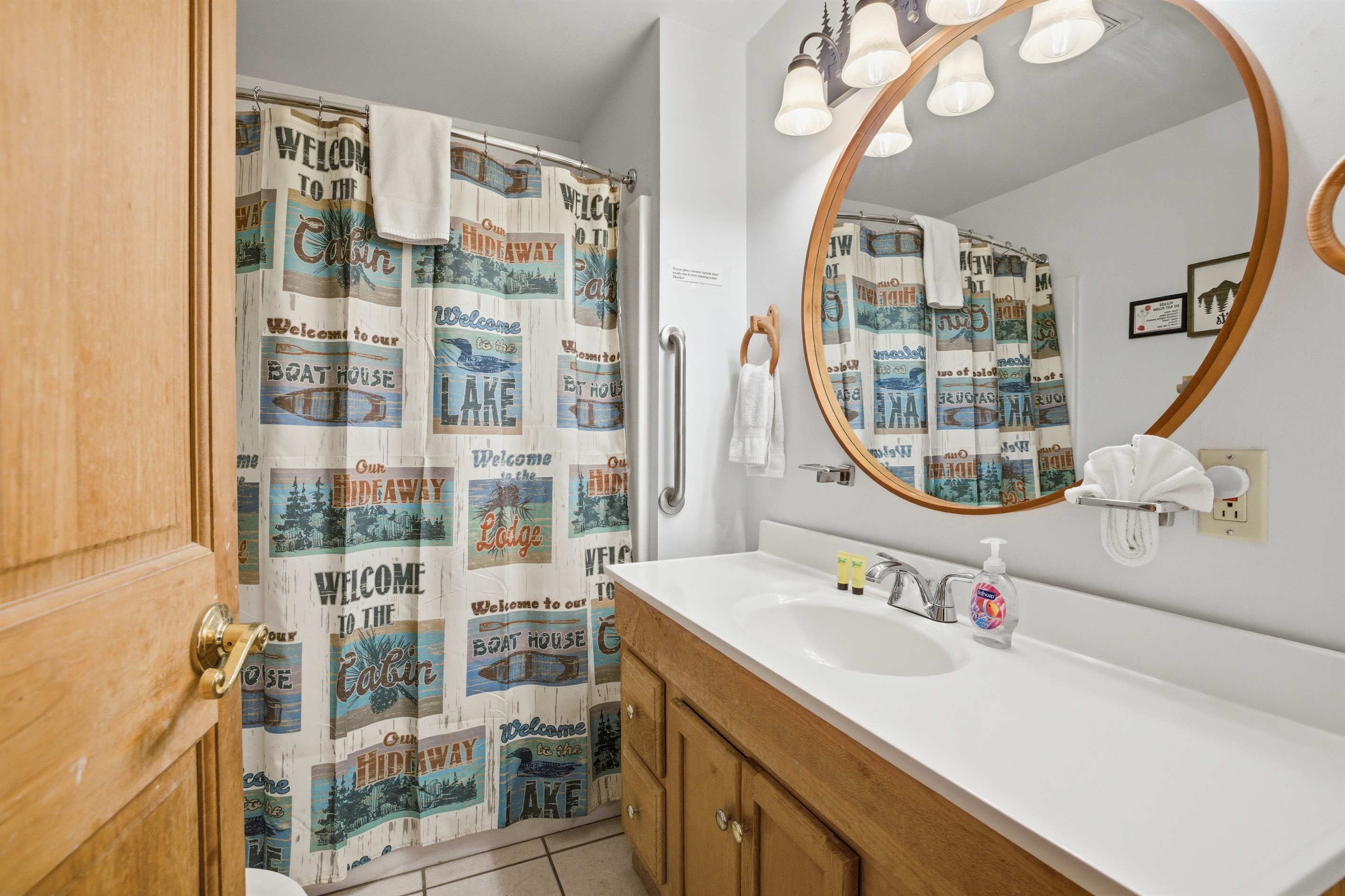 1st Floor Full Bathroom