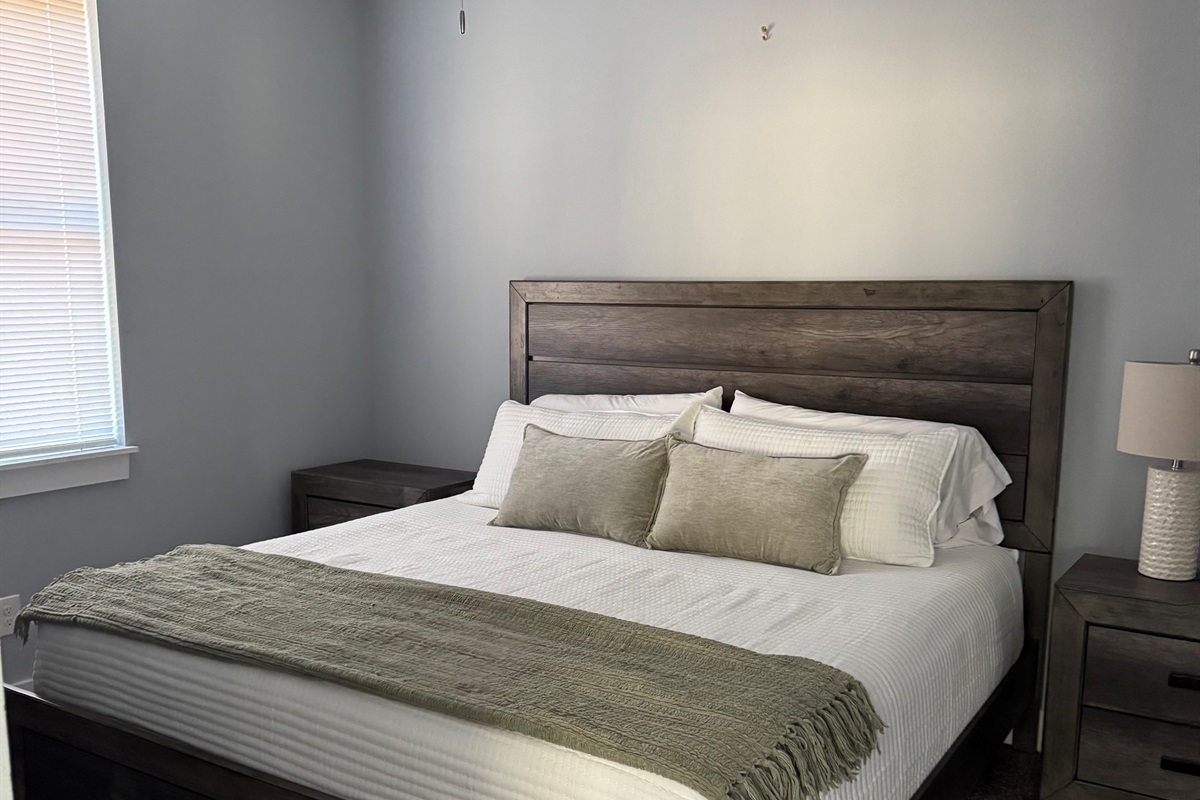 King bedroom, ceiling fan, private bath. Main level