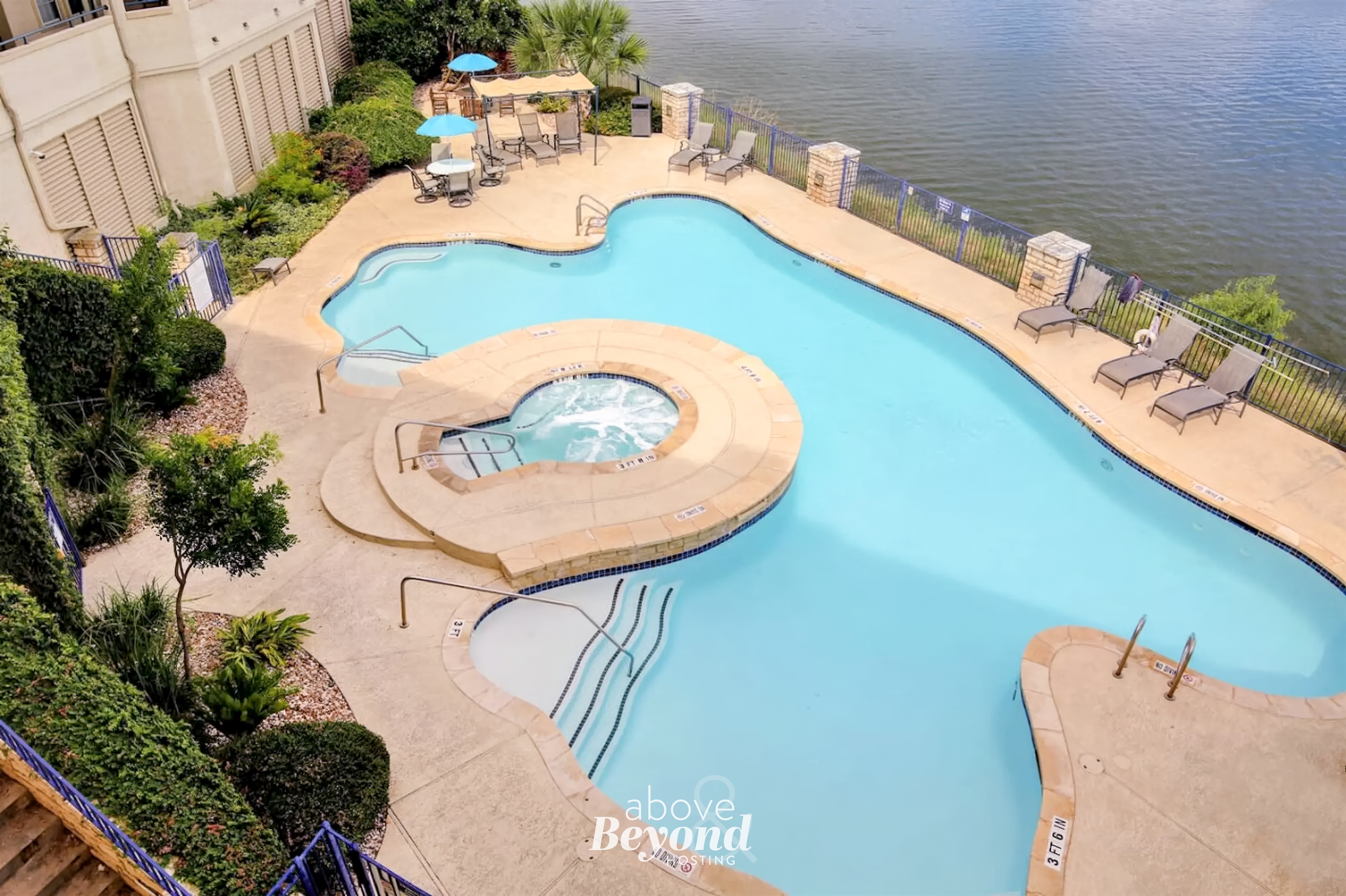 Pets Stay Free, Breezy, Stylish Island Elegance 3