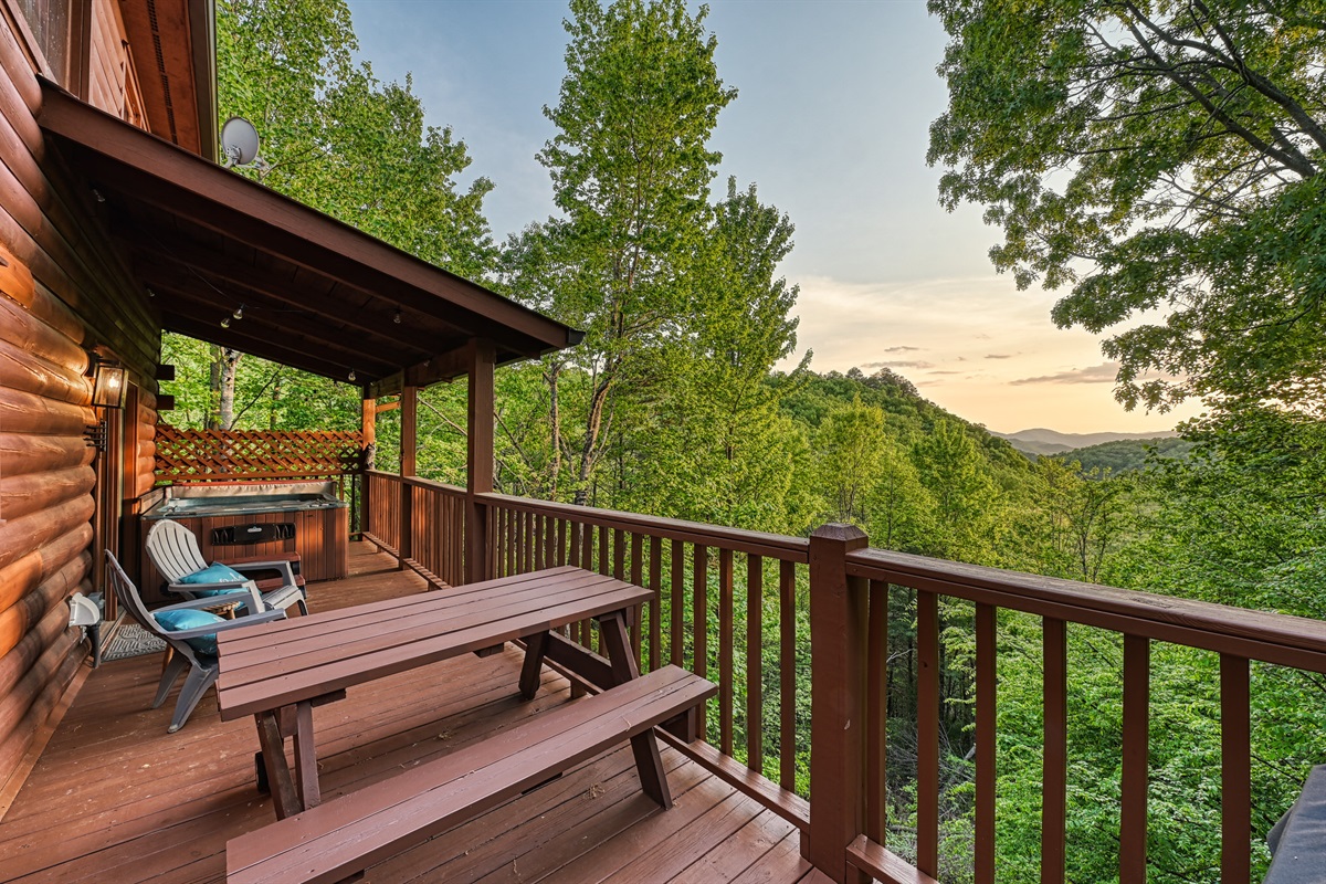 "The view was beautiful from the balcony so the location was perfect. A great cabin for a large or small group with great amenities." Kylie, August 2022