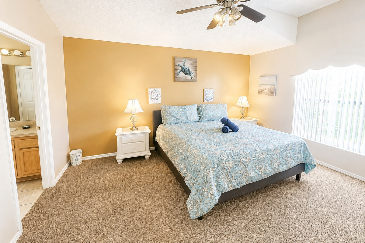 Master KING Bedroom, Smart TV, Ceiling Fan, ensuite Bathroom