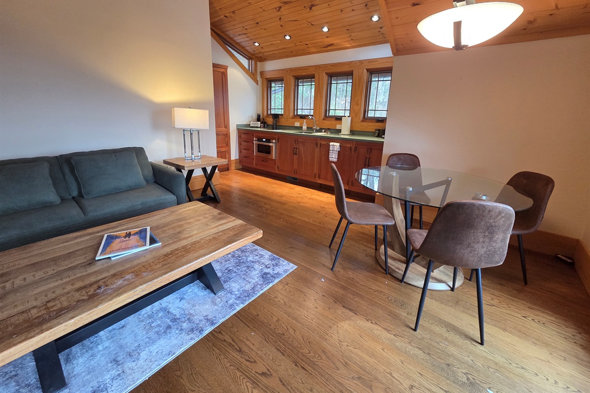 Livingroom in separate carriage apartment over garage