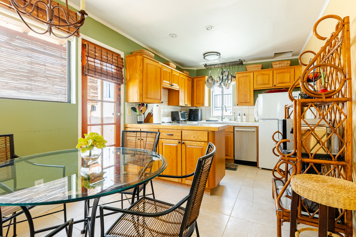 Dining Room / Eat in kitchen comfortably seats 4 guests