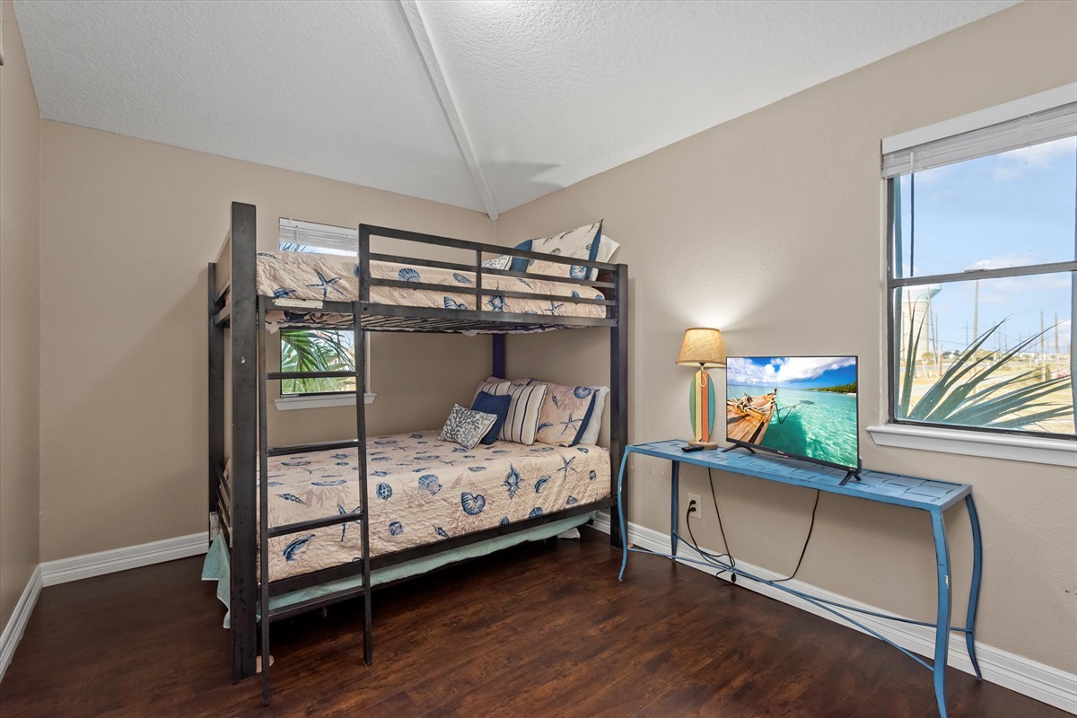 faa4b5d0502041f98e2df3eea4714067 Large | Beachhouse | Texas | TX | Vacation Homes | Galveston | Crystal Beach | Kokomo | Breezy Days | Beachfront Elegance | Sunrise Serenity | Southern Sands Property Management, LLC
