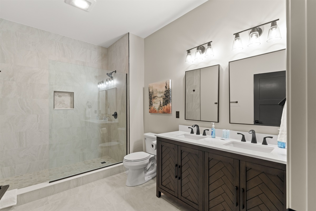 Full Bathroom 2