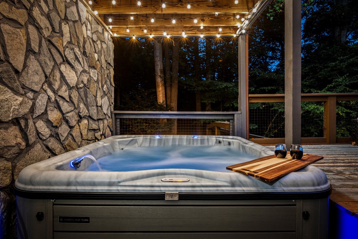 Enjoy a private spa experience surrounded by nature and soft lights with the perfect balance of comfort and calm. 