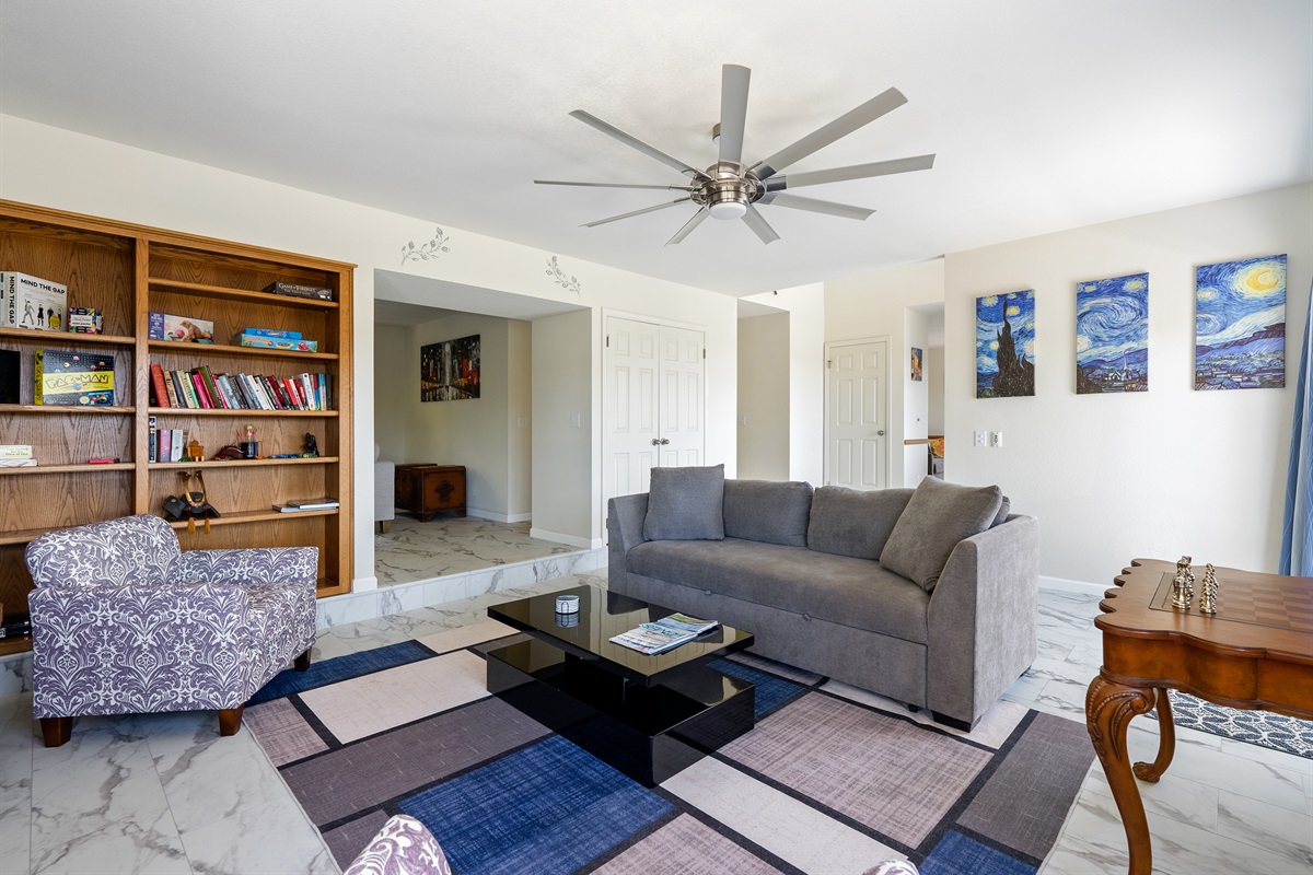 Unwind in this cozy retreat with games and books, for total relaxation.