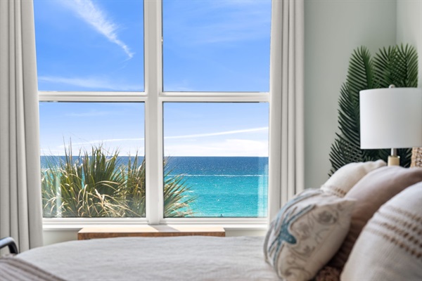 Wake up to the sparkling waters of the Gulf!