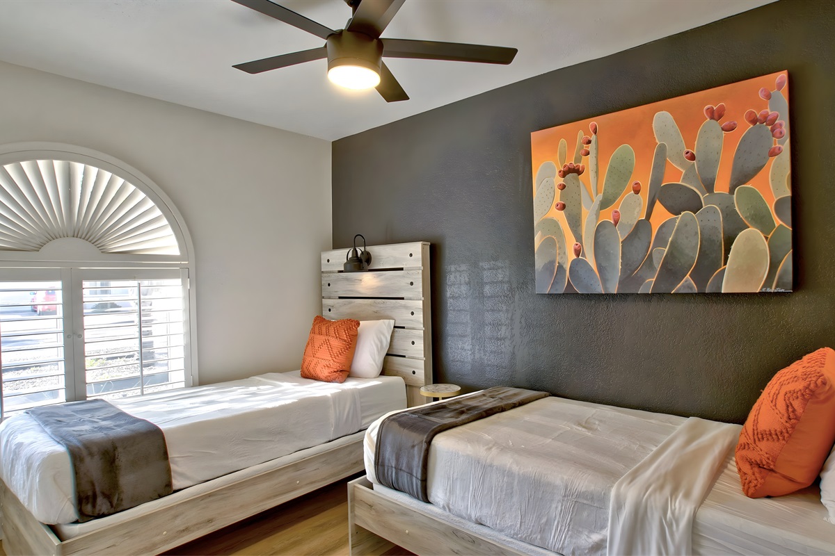 4th Bedroom with two twin beds.
