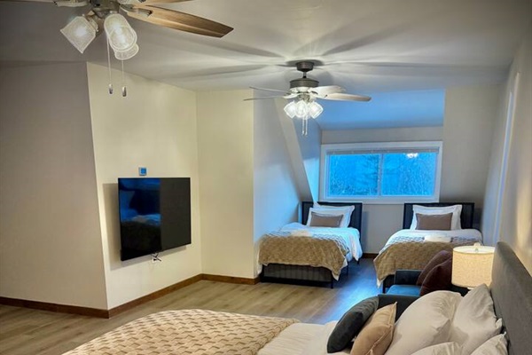 Bedroom with 1 King Bed and 2 Queen Beds