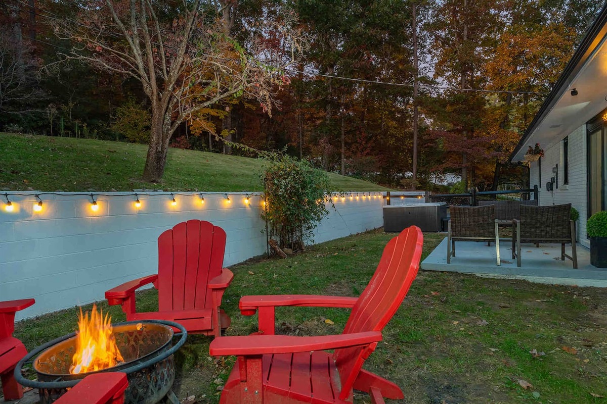 Back Yard- captivating fire-pit & hot tub. 