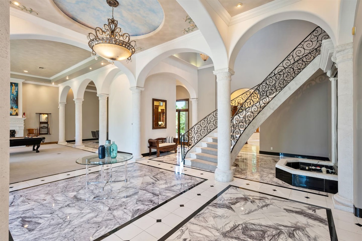7BR+ Bonus Room Phoenician Mansion w/ Hot Tub&Pool-Heat Avail! — 7BR+Bonus Room Phoenician Estate • Heated Pool + Hot Tub, Phoenix, Arizona — photo 2