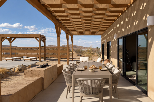Outdoor dining for 6