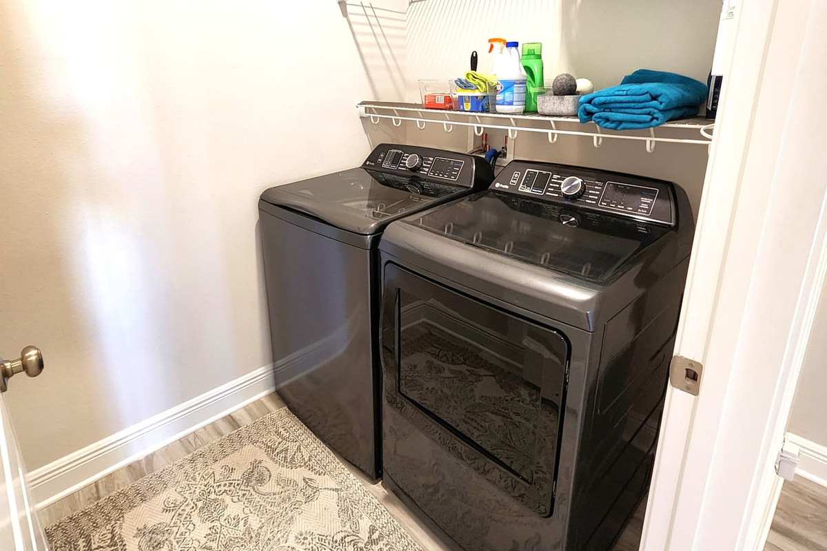 Full Size Laundry Washer and Dryer