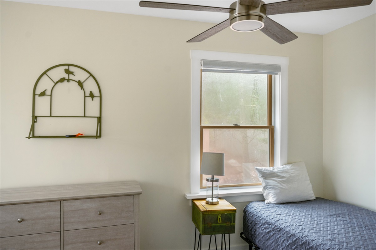 Back Guest Bedroom - Twin - Ceiling Fan