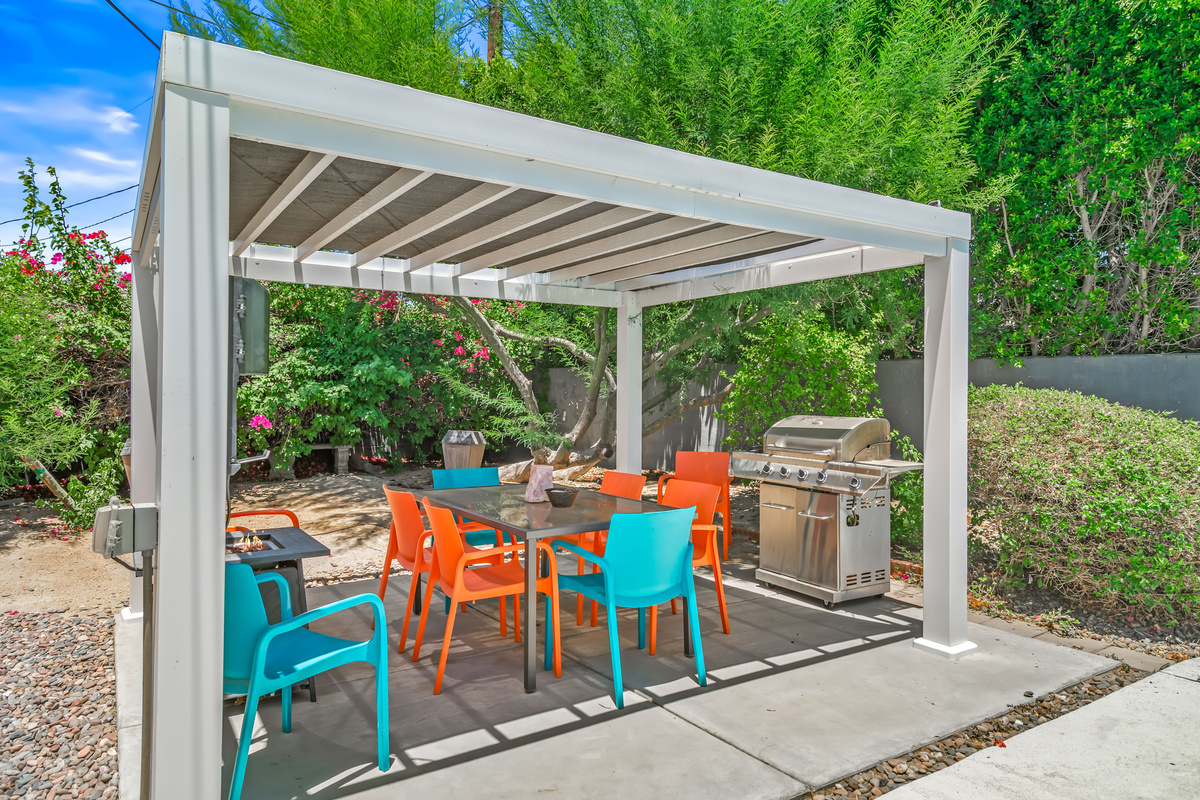 outdoor  dining and grilling