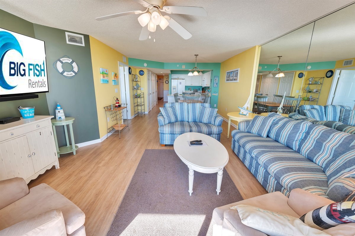Living Room with Stunning Views🌊☀️