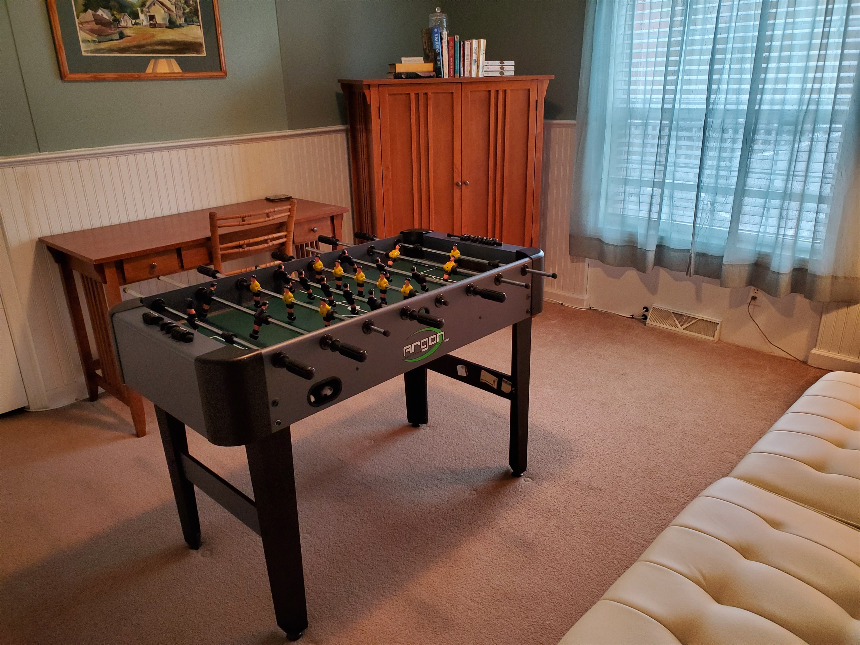 Foosball + desk area  in den