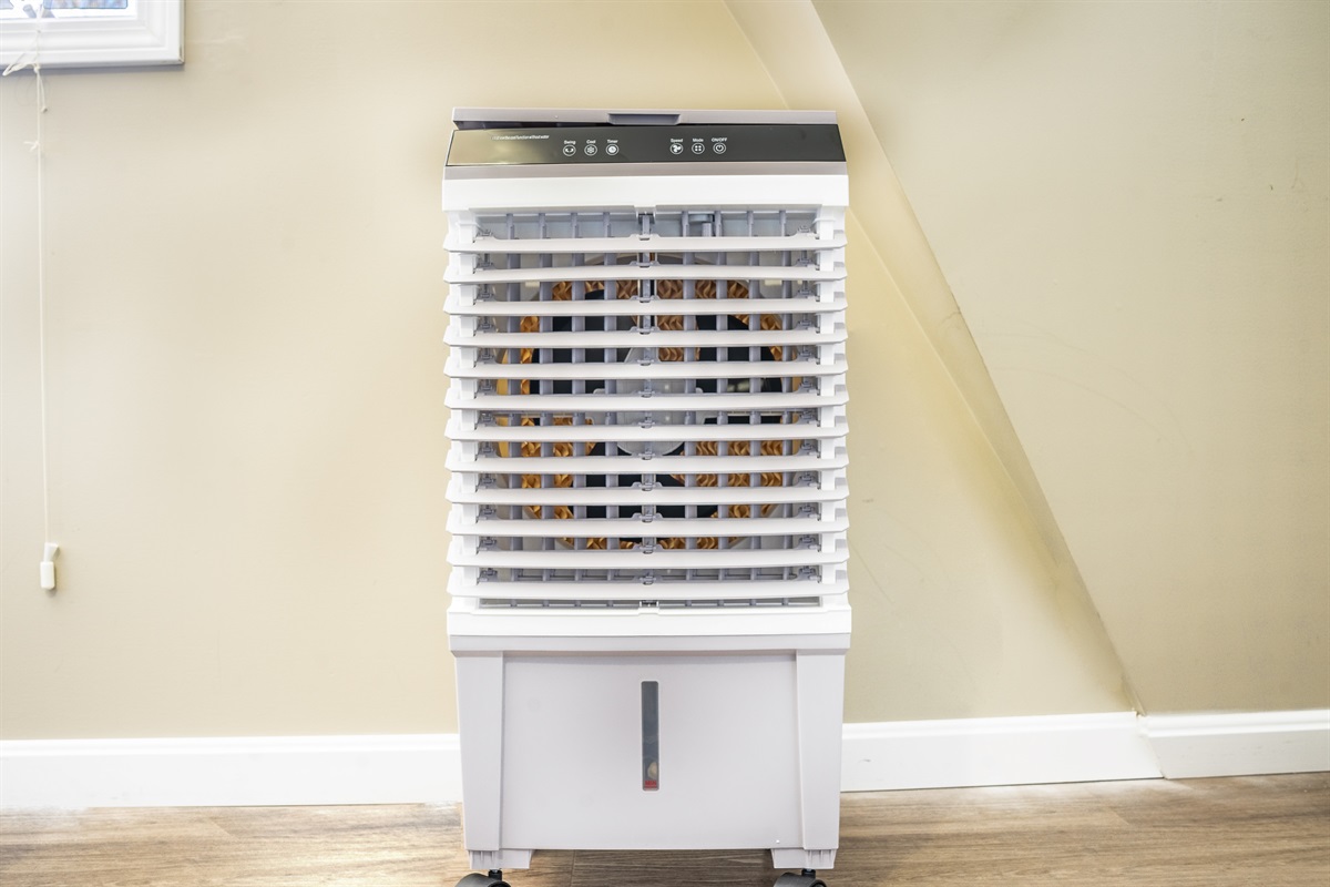 Smart climate control for a modern loft. Our portable, windowless AC units provide powerful cooling without obstructing your harbor view. Experience precise comfort in every room, making the Phoenix Aerie a refreshing sanctuary during peak Maine summers.