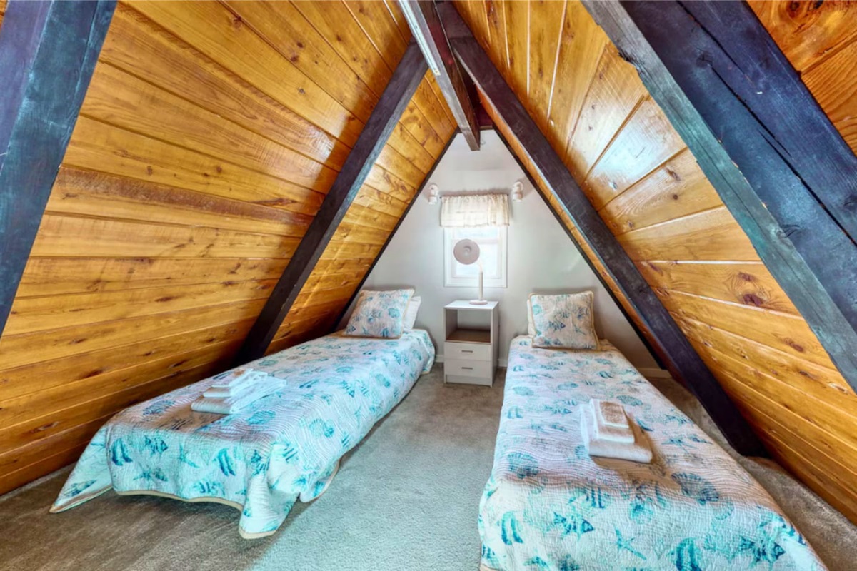 2 Single beds in the loft area of the 3rd floor! 