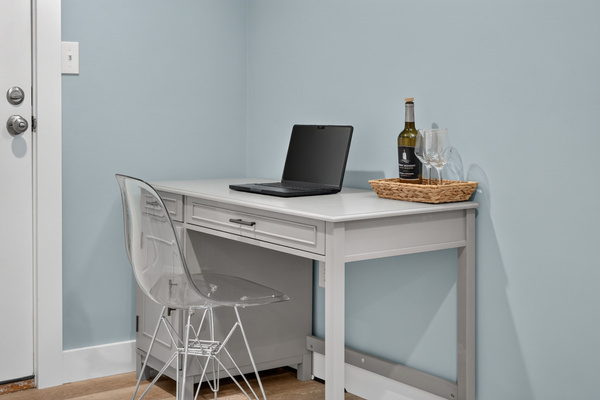 A convenient workspace makes it easy to stay connected while away.