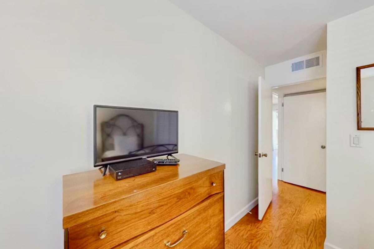 Second bedroom with TV