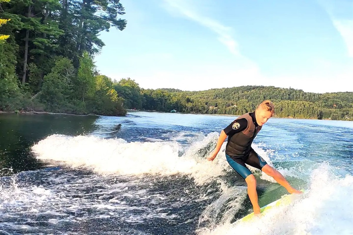 L'eau du Lac est cristalline. C'est super pour la pratique de sports nautiques