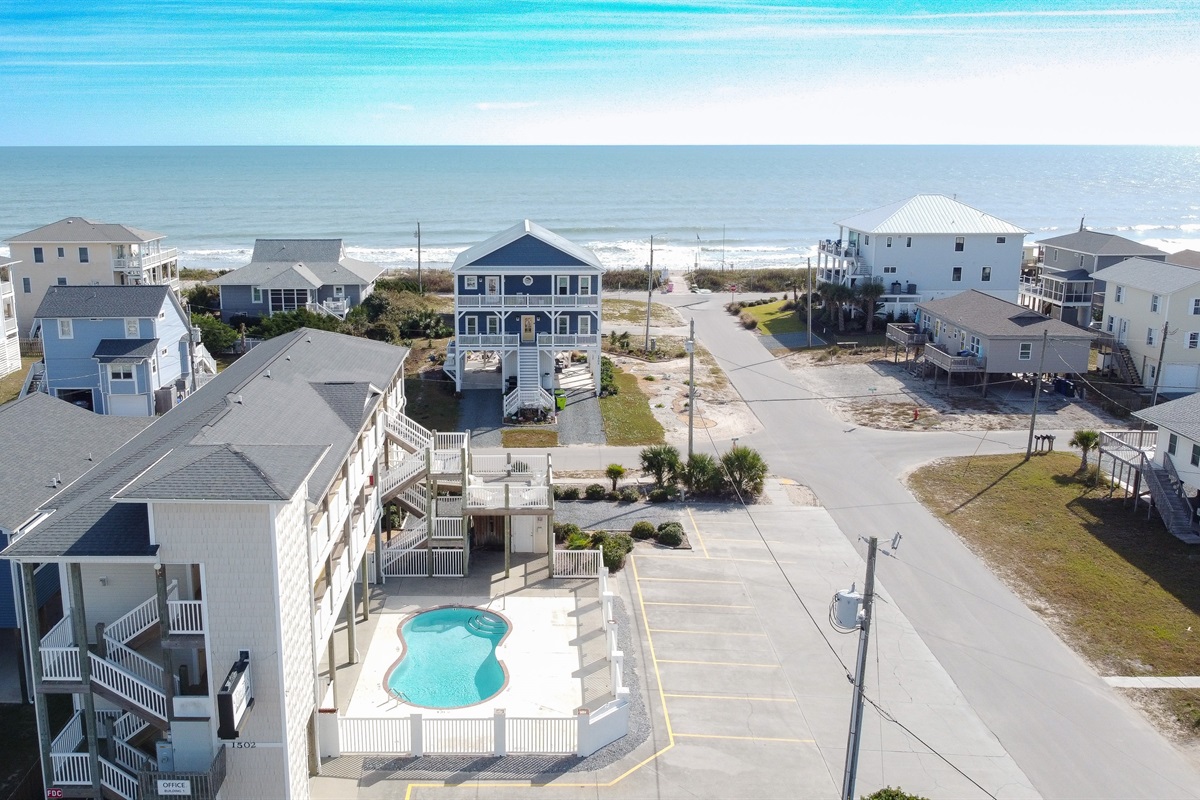 The end of Pender Ave provides beach access to the unit