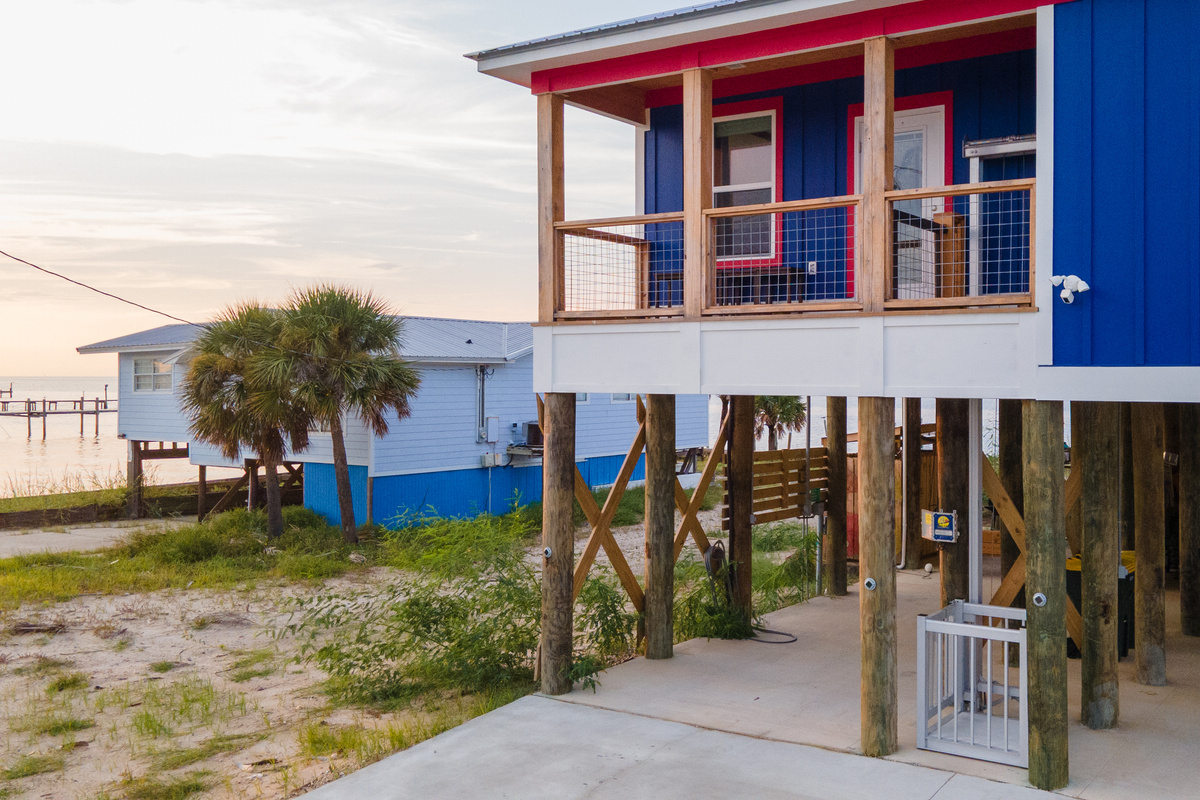 Back deck with cargo lift