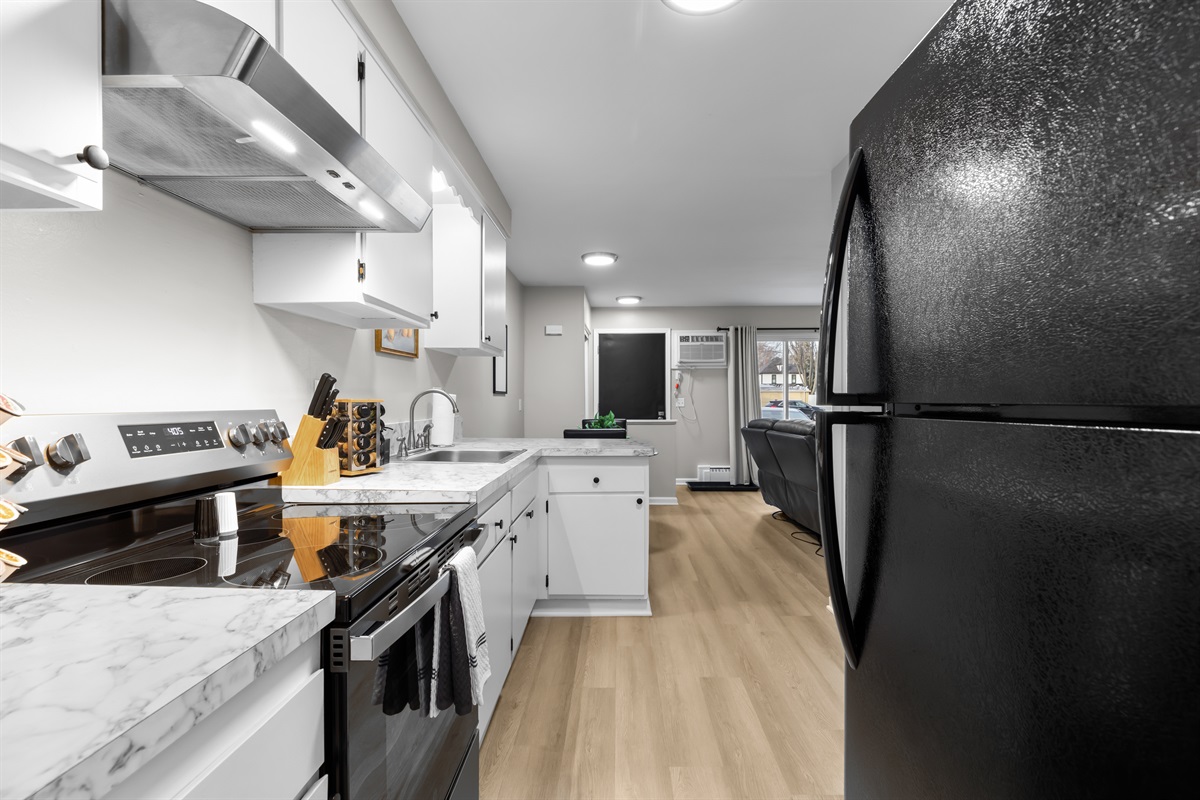 The spacious kitchen has everything you need to create delicious meals.