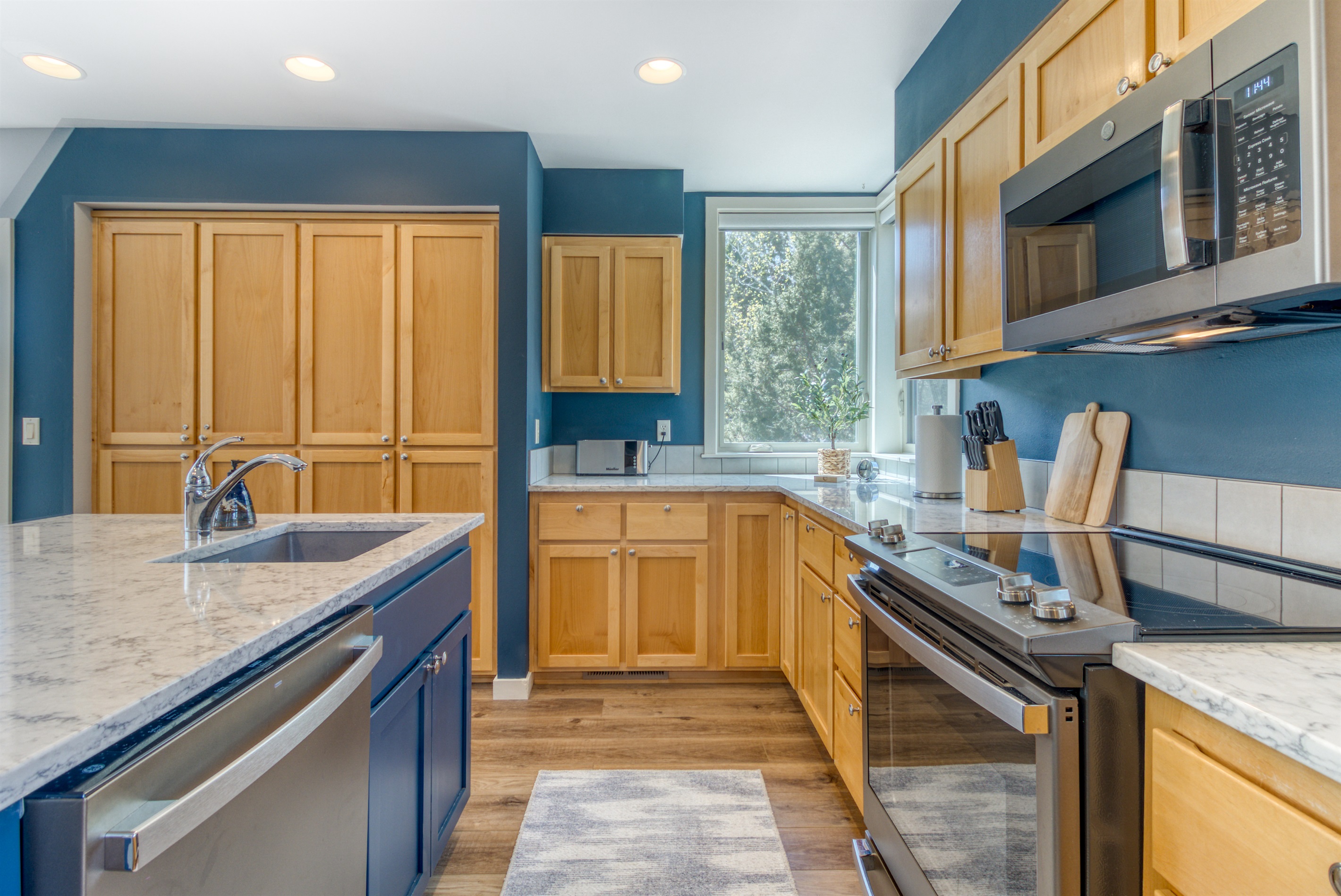 Fully equipped kitchen with everything you need to cook and entertain.