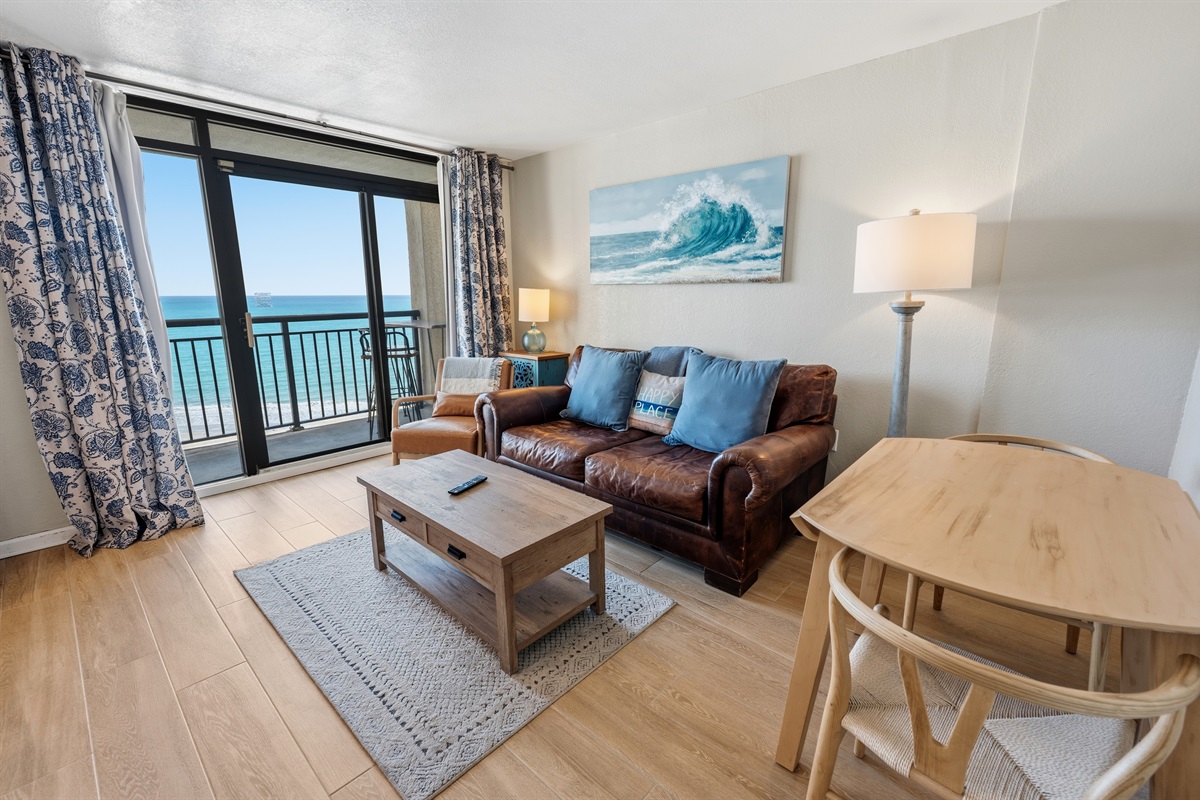 Amazing Living Room with Stunning Views🌊☀️