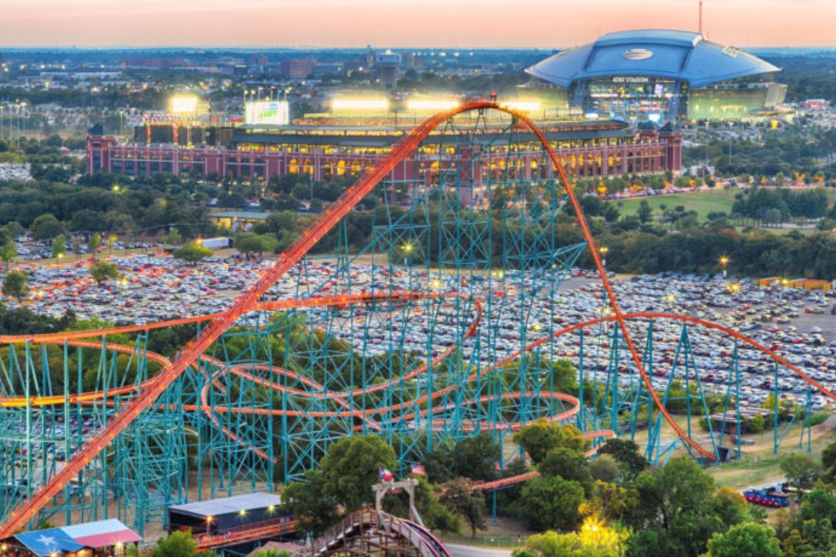 ix Flags Over Texas, one of the largest theme parks in the DFW area, just minutes away by car. Perfect for families and group day trips.