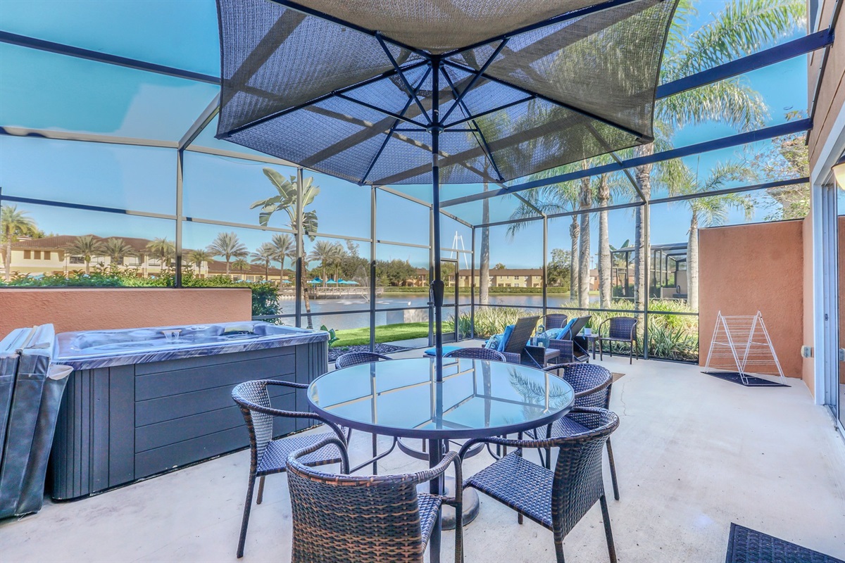 Dining area on the private lanai