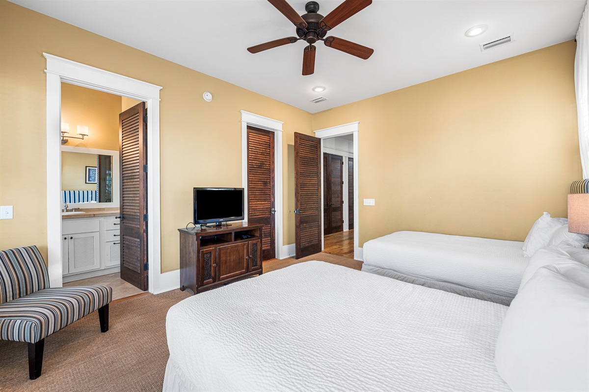 2nd Floor 2 Full Beds