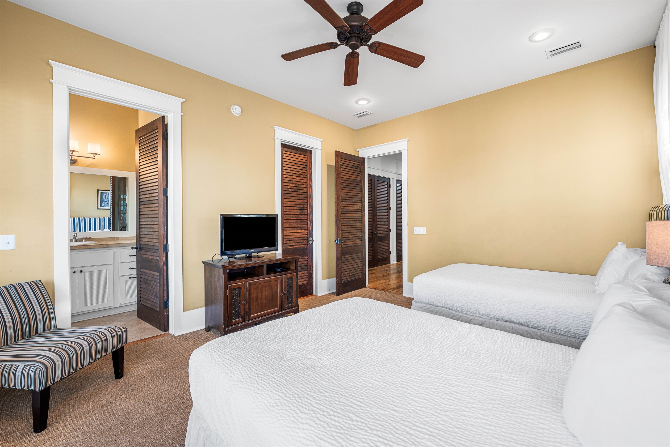 2nd Floor 2 Full Beds