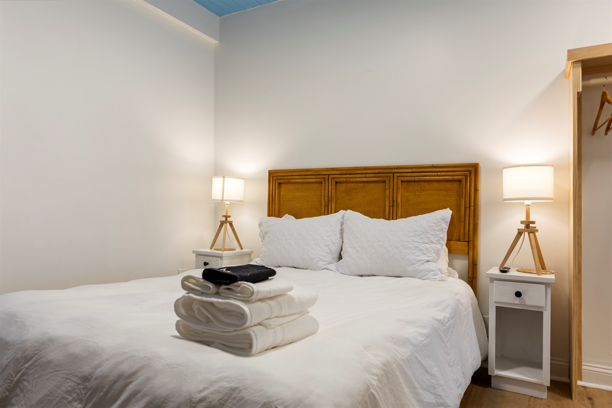 Bath & bed linens provided