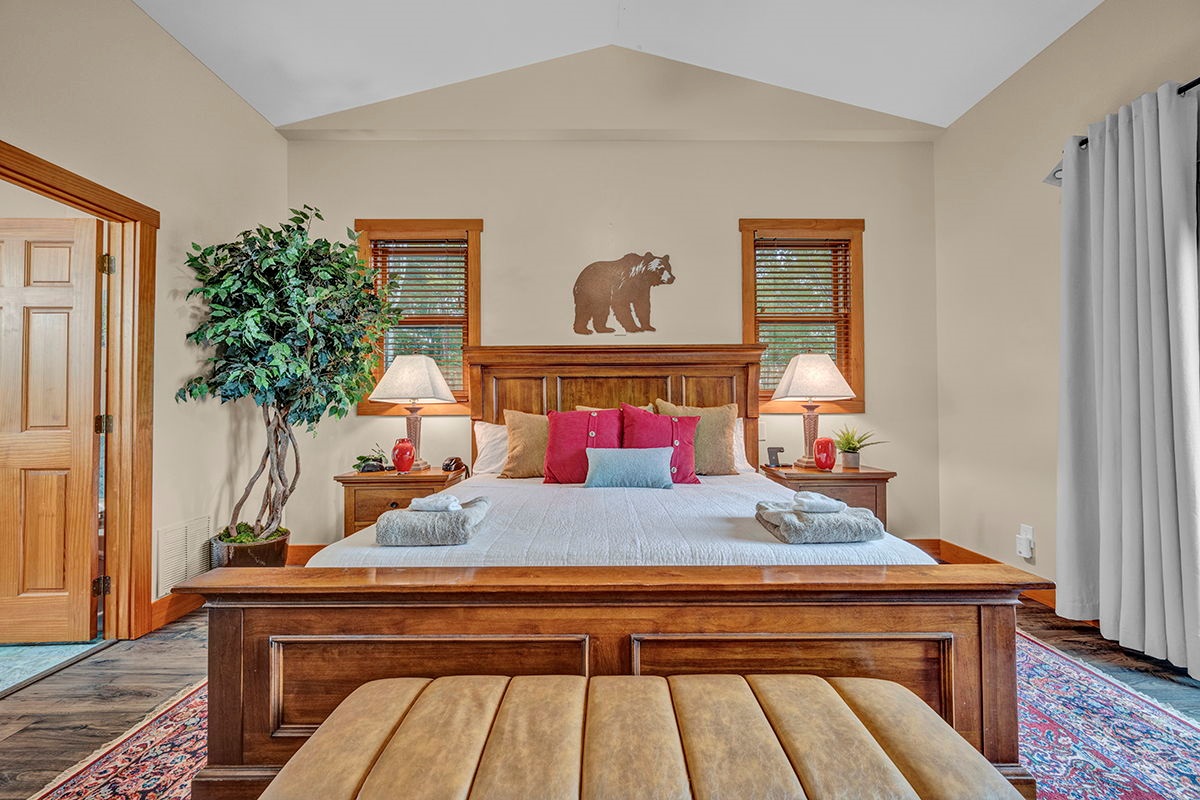Master Bedroom with King Bed, en-suite full bathroom, deck access, Smart TV and cozy bedding.