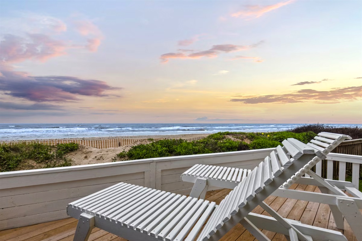 fb581ac5feae455bbc76ae7b173c08b7 Large | Beachhouse | Texas | TX | Vacation Homes | Galveston | Crystal Beach | Kokomo | Breezy Days | Beachfront Elegance | Sunrise Serenity | Southern Sands Property Management, LLC