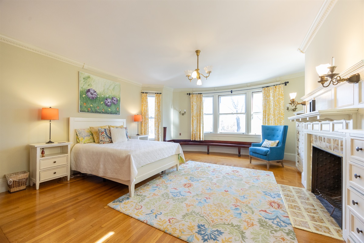 Sleep soundly in the master bedroom with a plush queen-size bed.