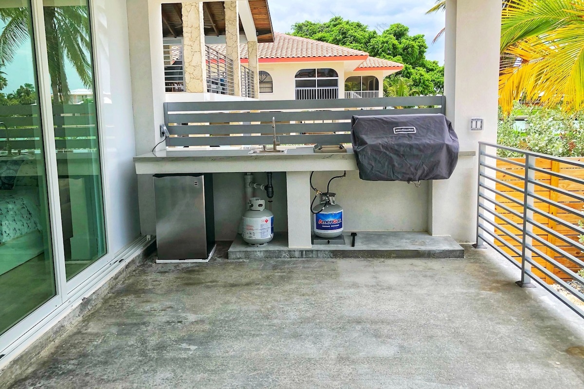Grilling Area~ Overlooking Pool and Canal